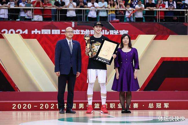 胡明轩夺得CBA总决赛MVP-胡明轩夺得CBA总决赛MVPl!