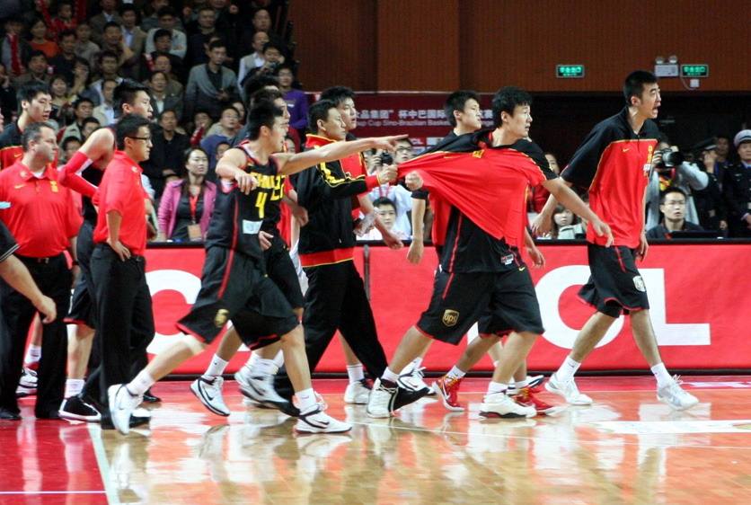 中国男篮打架，菲律宾男篮和中国男篮打架!