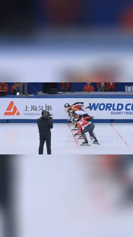 短道速滑世界杯韩国2选手冲撞出局，短道速滑世界杯韩国2选手冲撞出局苍术种拒一一r!