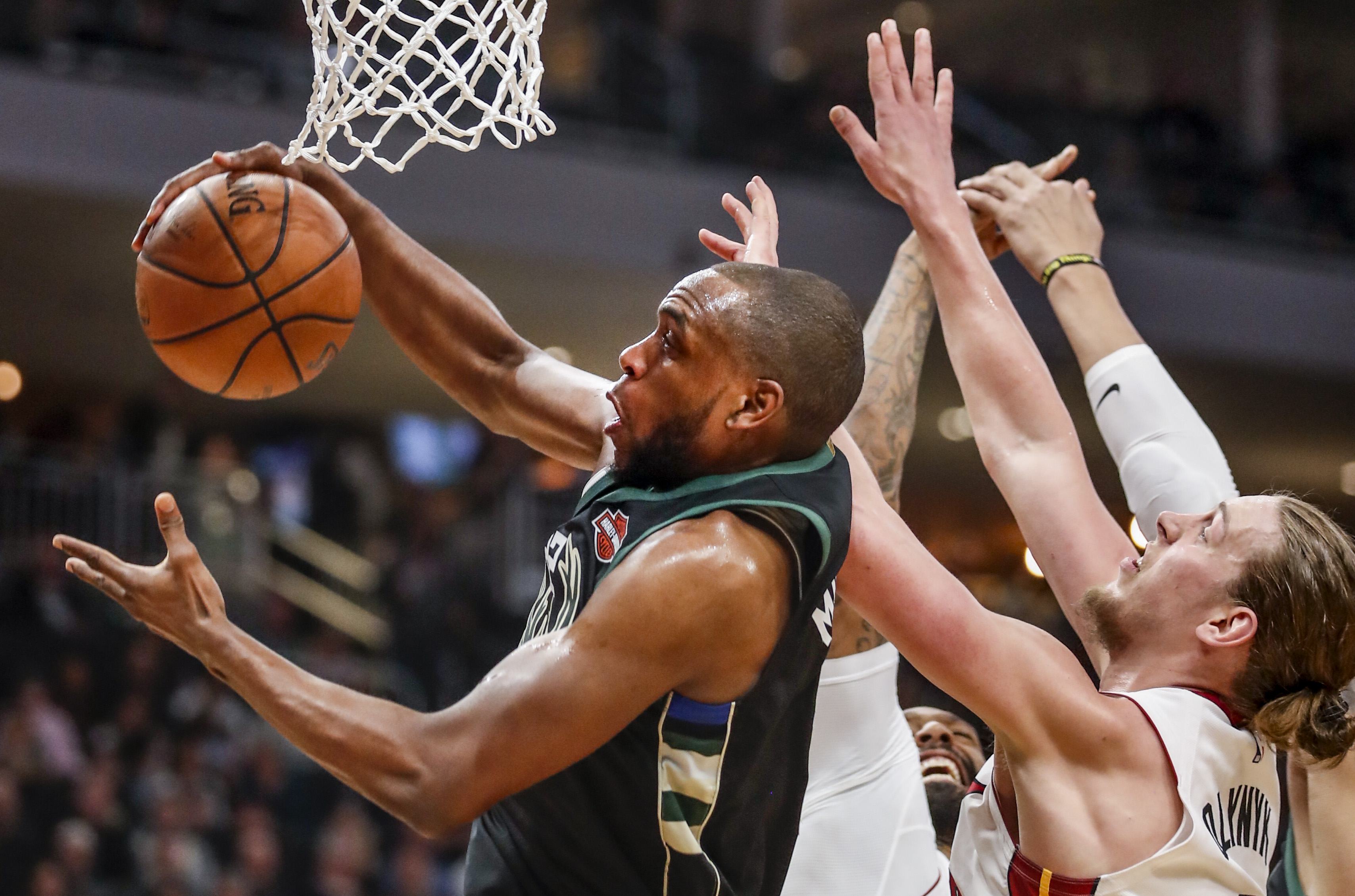 nba雄鹿队，nba雄鹿队比赛回放!